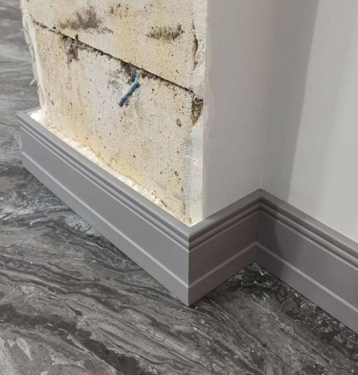 Плинтус из полистирола высокой плотности HI WOOD B95 94,5мм х 17мм х 2,0м.