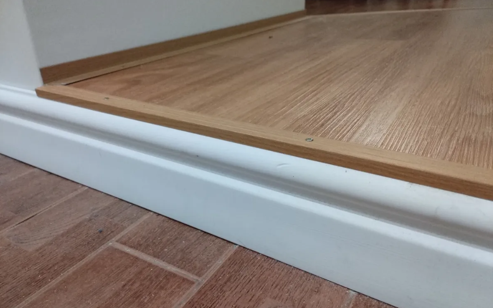 Порог угловой ПУ 01.1800.059 0,9 м Бетон скай