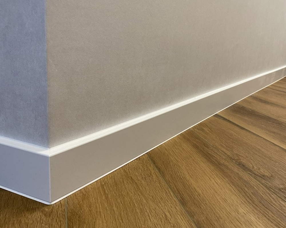 Плинтус ХДФ Dollken Cubu Flex Life 100 мм х 2,5 м 1013 (5012) Белый