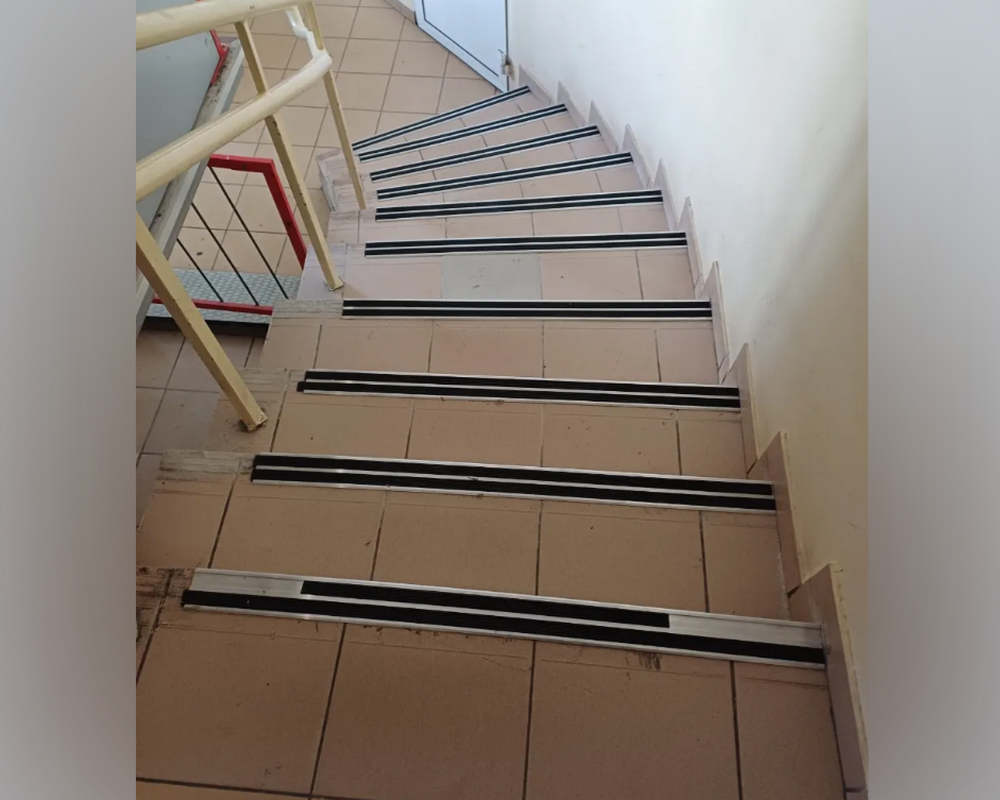 Порог одноуровневый ПС 08-1.900.02л Залото анод