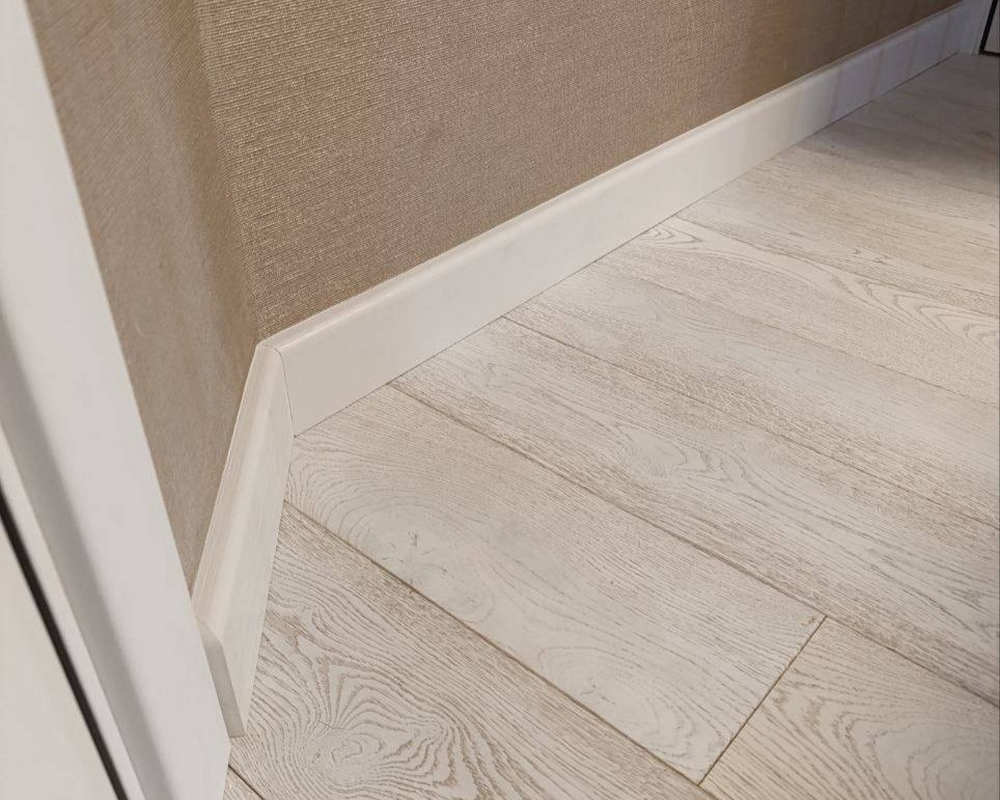 Плинтус МДФ Лука Пл 80МДФ.2700.Point line 24016