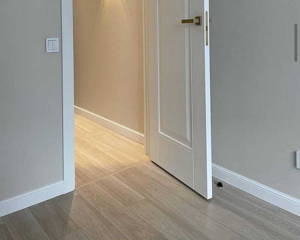 Плинтус из полистирола высокой плотности Волшебная палочка MSPOL 118 55*15*2000 Белый под покраску