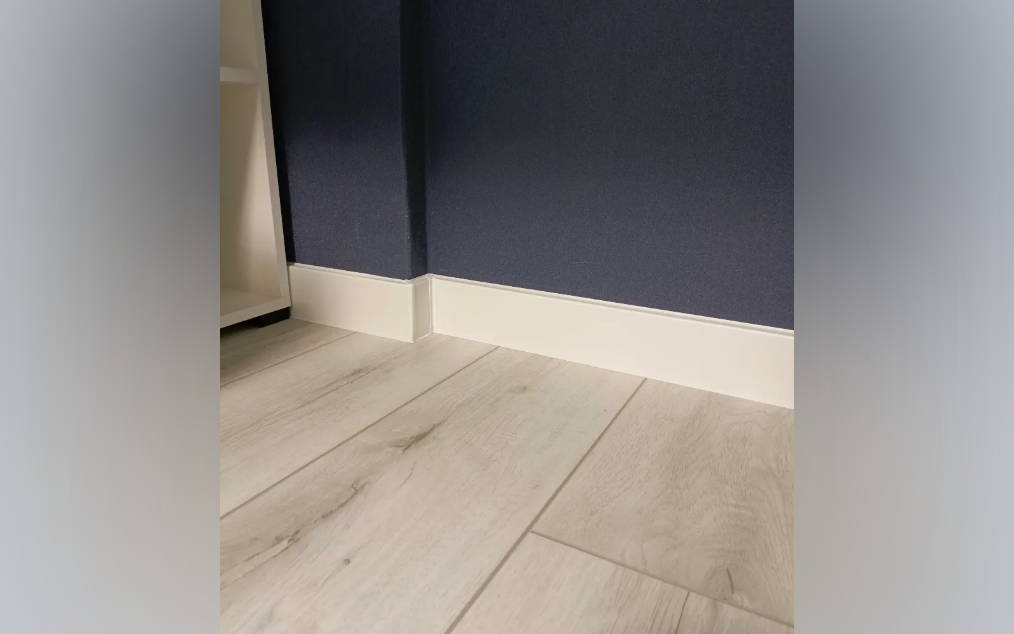 Плинтус прямоугольный ПВХ Идеал Дюра  80мм 2,2м 037 Молочно-белый