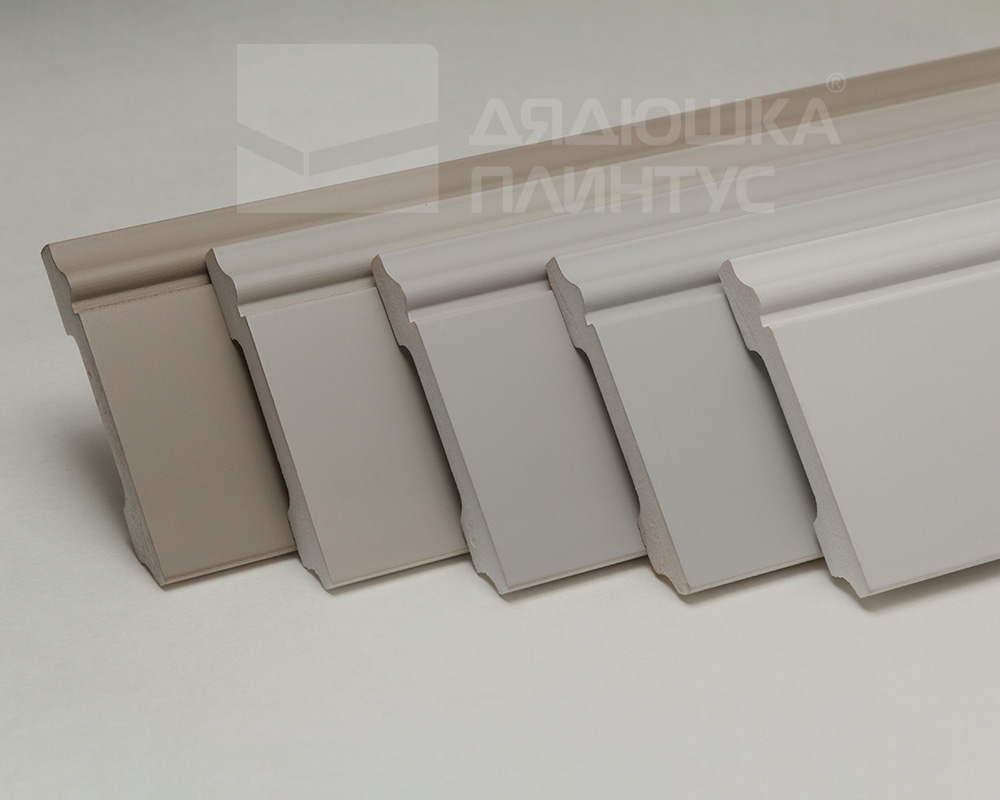 Плинтус из полистирола высокой плотности  Волшебная палочка . 80мм 2м. RAL 9005. Окрашенная