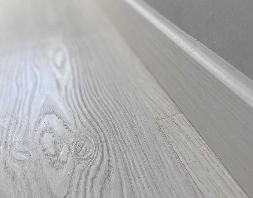 Плинтус МДФ Лука Пл 80МДФ.2700.Point line 24055 Ривьера нью