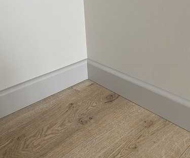 Плинтус МДФ Лука Пл 80МДФ.2700.Point line 24062 Айс грей