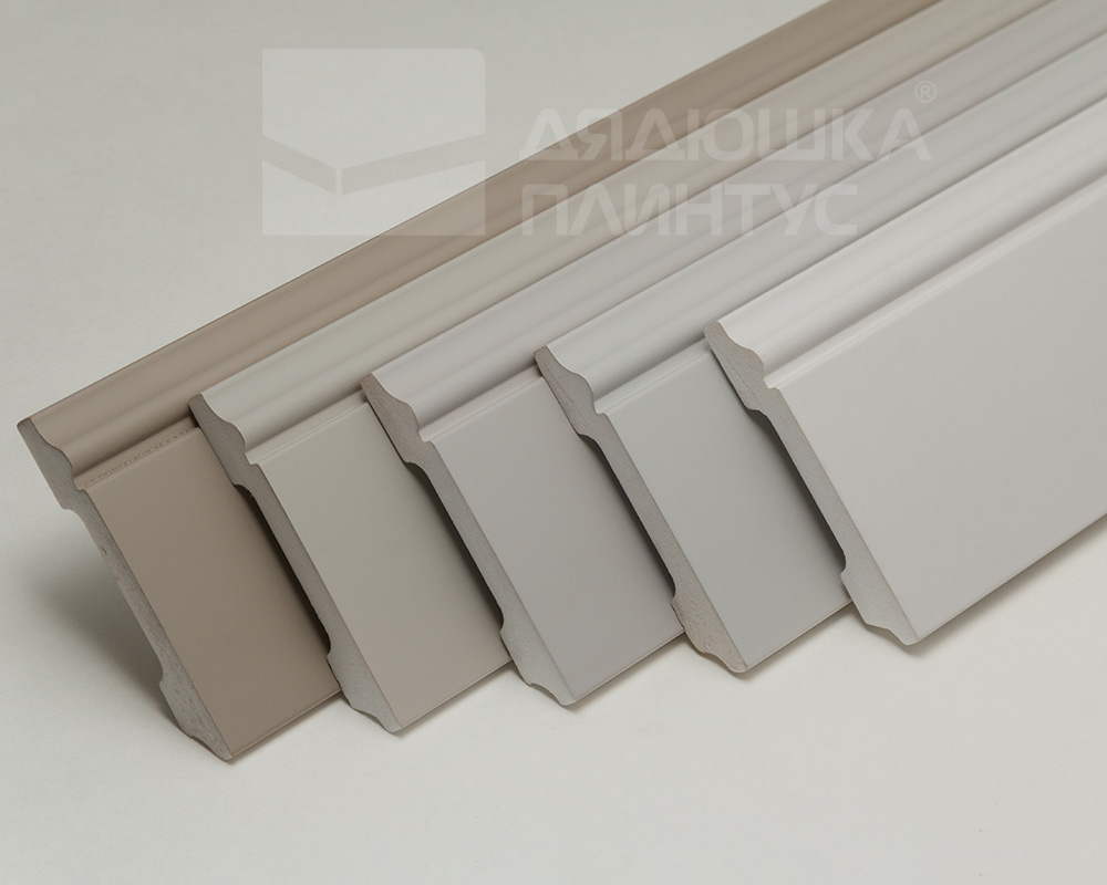 Плинтус из полистирола высокой плотности  Волшебная палочка . 80мм 2м. RAL 9005. Окрашенная