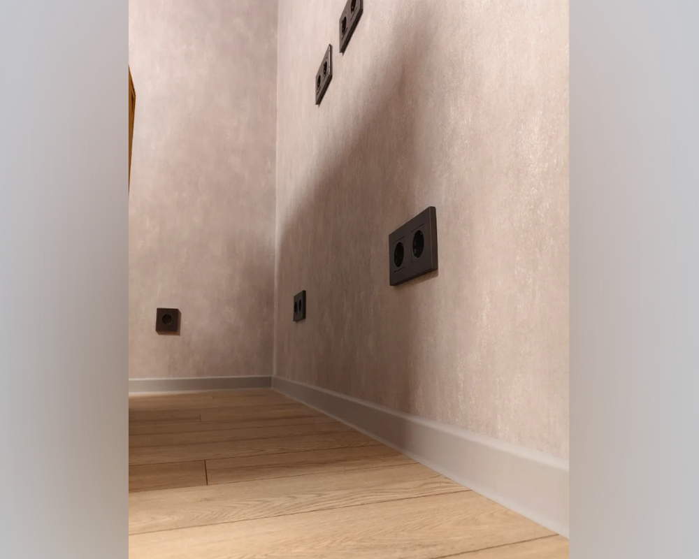 Плинтус ПВХ MAGIC STIСK 77мм 2,2 м MS05 Бетон