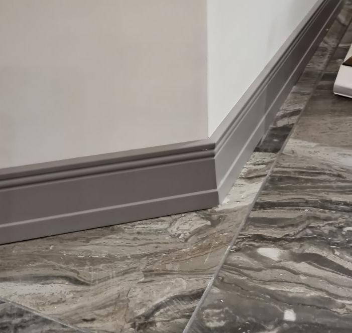 Плинтус из полистирола высокой плотности HI WOOD B95 94,5мм х 17мм х 2,0м.