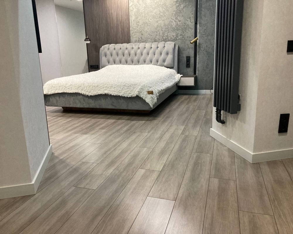 Плинтус из полистирола высокой плотности Волшебная Палочка. Окрашенная. 80мм 2м. NCS 4005-Y20R