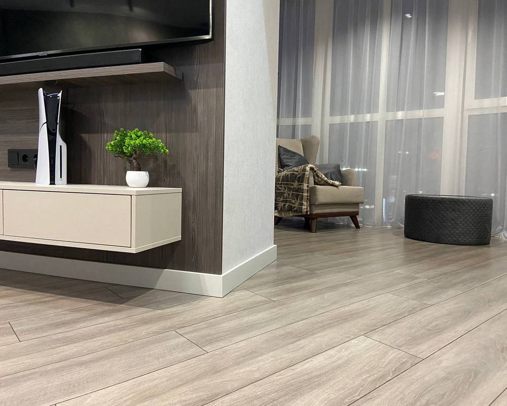 Плинтус из полистирола высокой плотности Волшебная Палочка. Окрашенная. 80мм 2м. RAL 9003