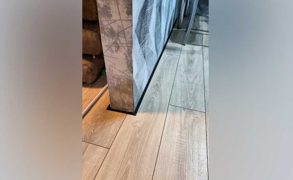 Микроплинтус AL16X5-03 16х6х2000мм Чёрный