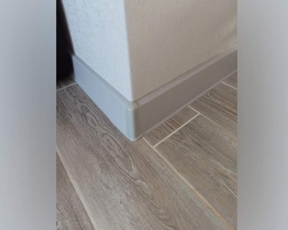 Плинтус ПВХ   MAGIC STIСK 77мм 2,2 м MS115 Орех европейский